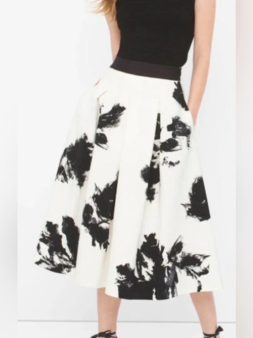 White House Black Market Black and White Floral Midi Skirt Size 00